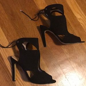 Size 8 black Eva Mendez NY&Co heels, a few scuffs